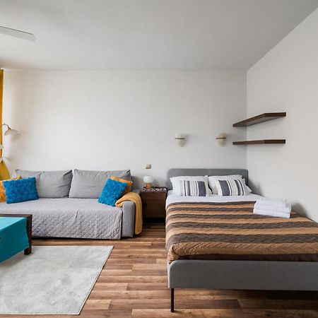 Stay With Friends In Warsaw Apartment Εξωτερικό φωτογραφία